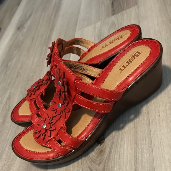 Born Red Floral Women's Sandals - Picture 2 of 5